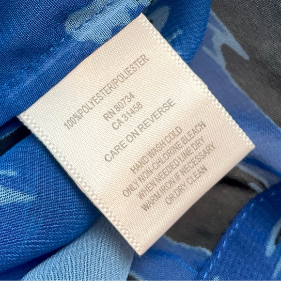 BCBGENERATION • Blue/Black Abstract Print Ruffle Trim V-Neck Tank Top - Picture 15 of 16